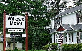 Willows Motel Williamstown